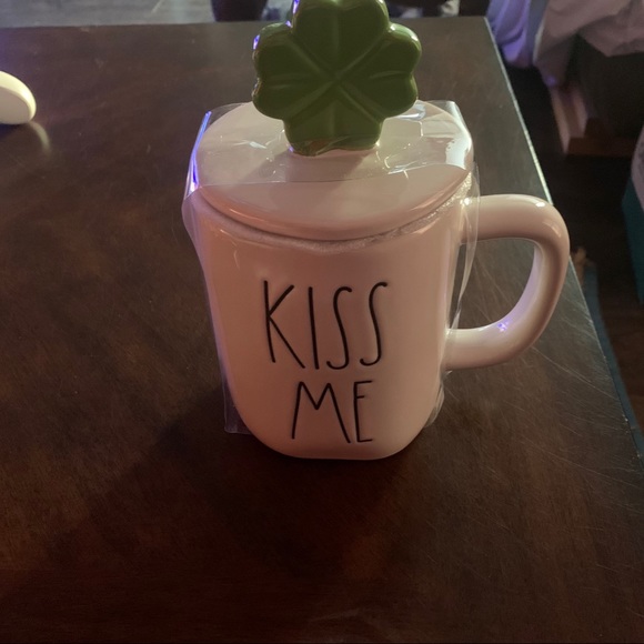 Rae Dunn mug with topper - Picture 2 of 3